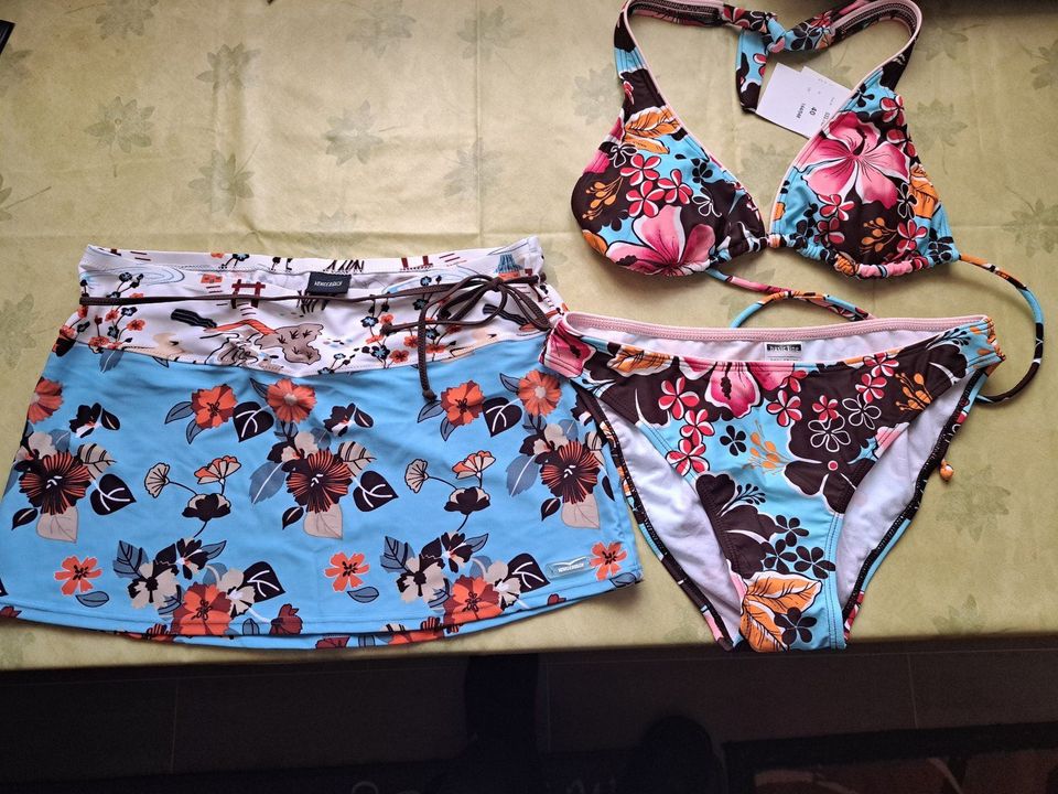 Basic Line Bikini Gr.40 und Venice Beach Strandrock Gr.36/38 in Porta Westfalica