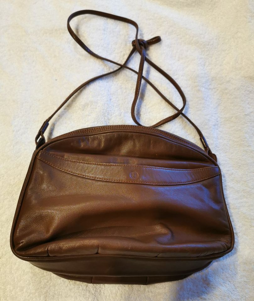 Goldpfeil Handtasche, Schultertasche, braun in Burghausen