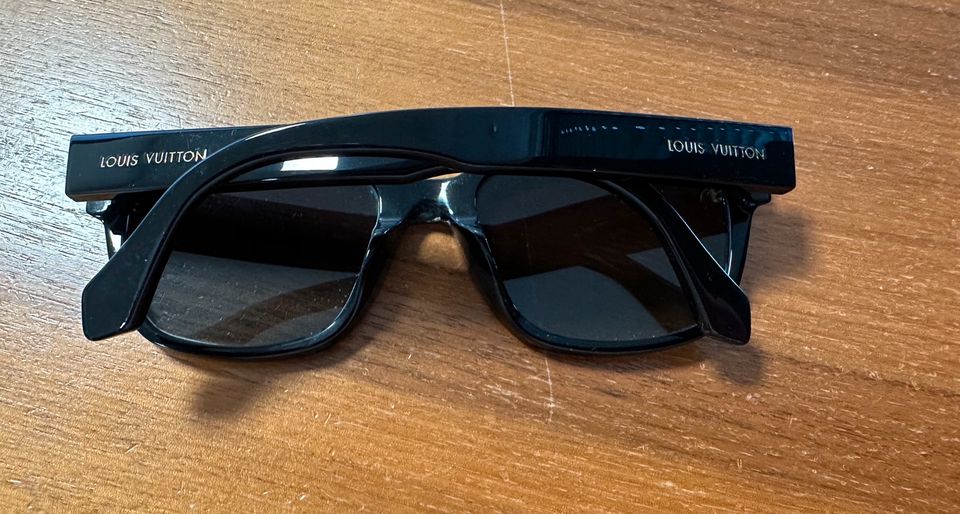 Louis Vuitton Street Sonnenbrille Schwarz Original Rechnung Neuw. in Lohmar