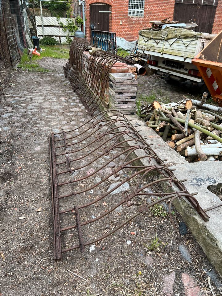 4 X Steckzaun Metall Gartenzaun Ziergitter Gitter Zaun Antike in Stendal