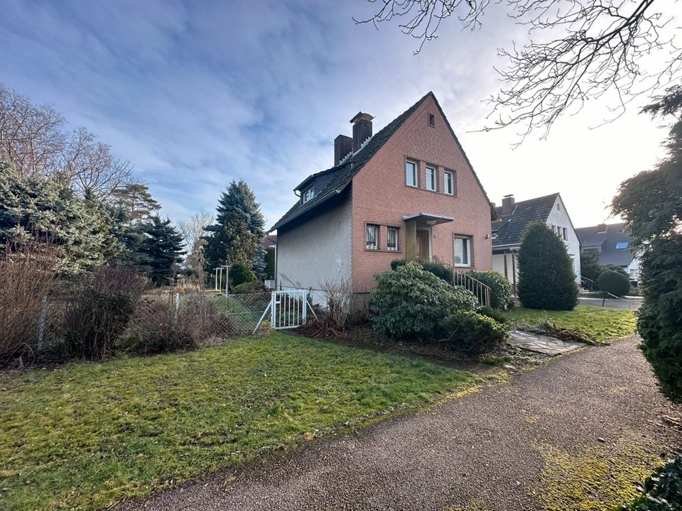 Zum Grundstückspreis: Freistehendes Einfamilienhaus  mit überdachter Terrasse und großem Garten! in Köln