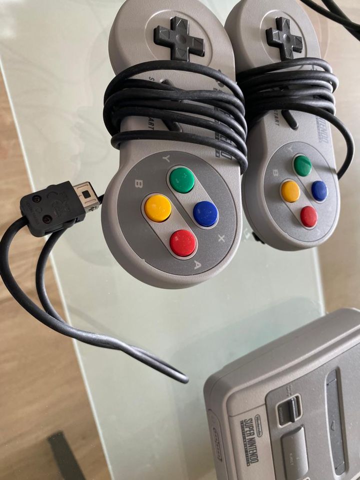 Super Nintendo classic Mini mit 2 Controller und 21 Spiele!!! in Erfurt