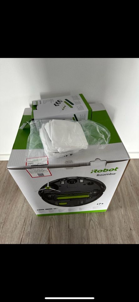 Staubsaugerroboter iRobot Roomba i7+ mit Absaugstation in Leiningen