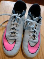 Nike Hallenschuhe Turnschuhe Sneaker grau und pink Gr 34 Nordrhein-Westfalen - Recklinghausen Vorschau