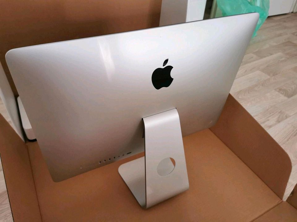 iMac 21,5 Zoll - i5 - 8GB DDR3 - 1TB Festplatte in Berlin