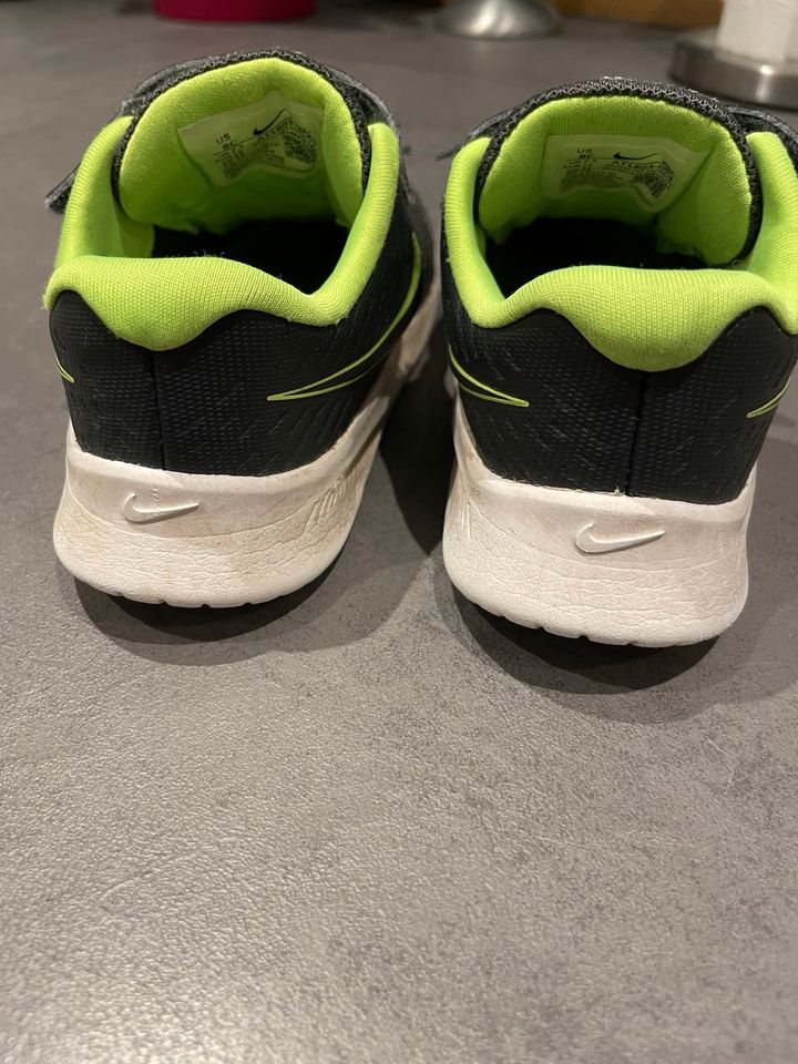 Nike „Star Runner“ Kinderschuhe Gr. 25 in Wallenhorst