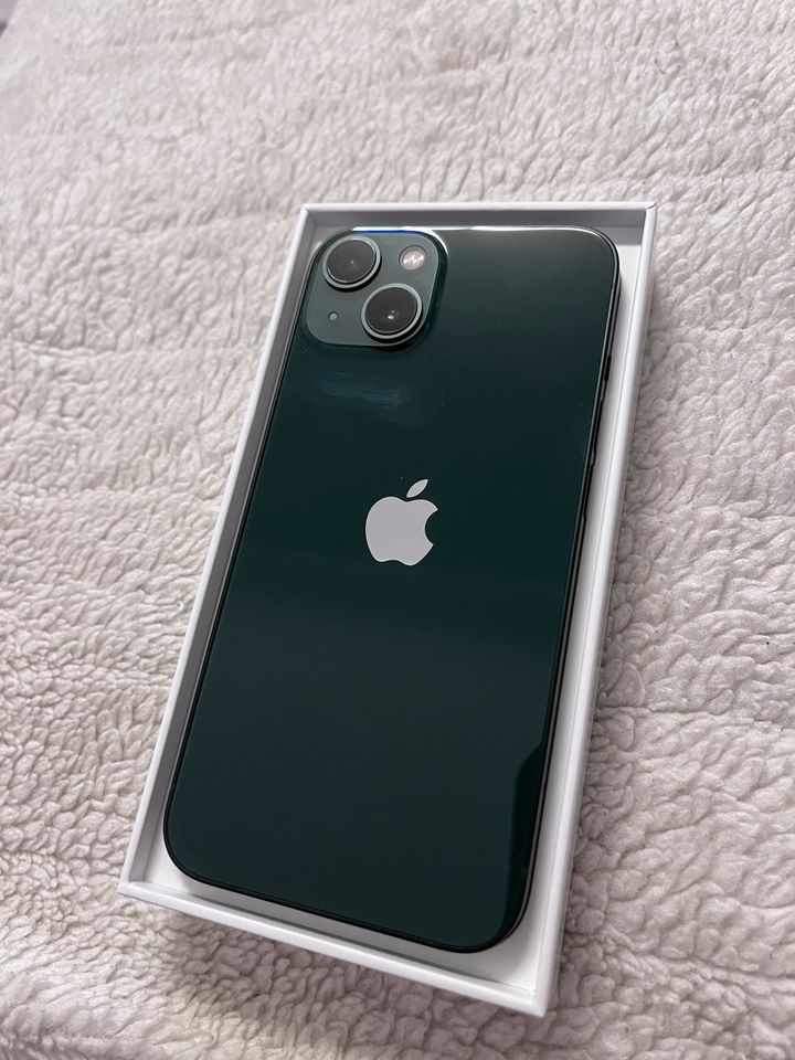 iPhone 13 Apple Smartphone in Bechstedtstraß