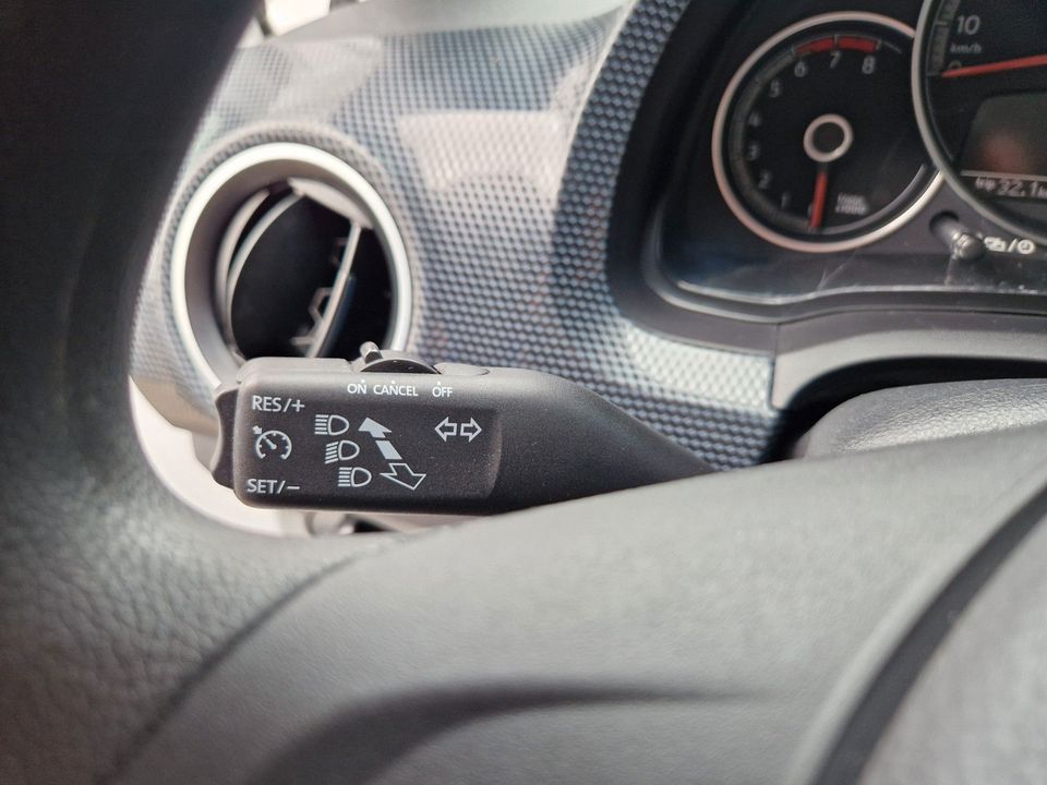 Volkswagen up! PDC Kamera Sitzheizung DAB Telefon Klima in Grabow