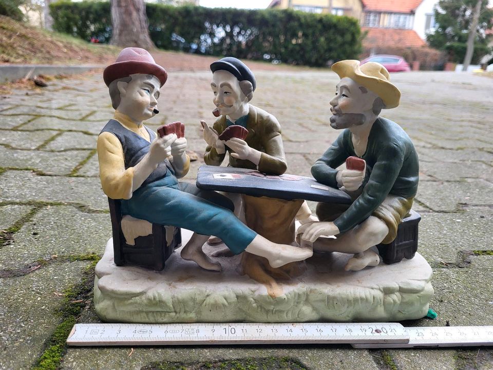 Keramik Statue Kartenspieler in Berlin