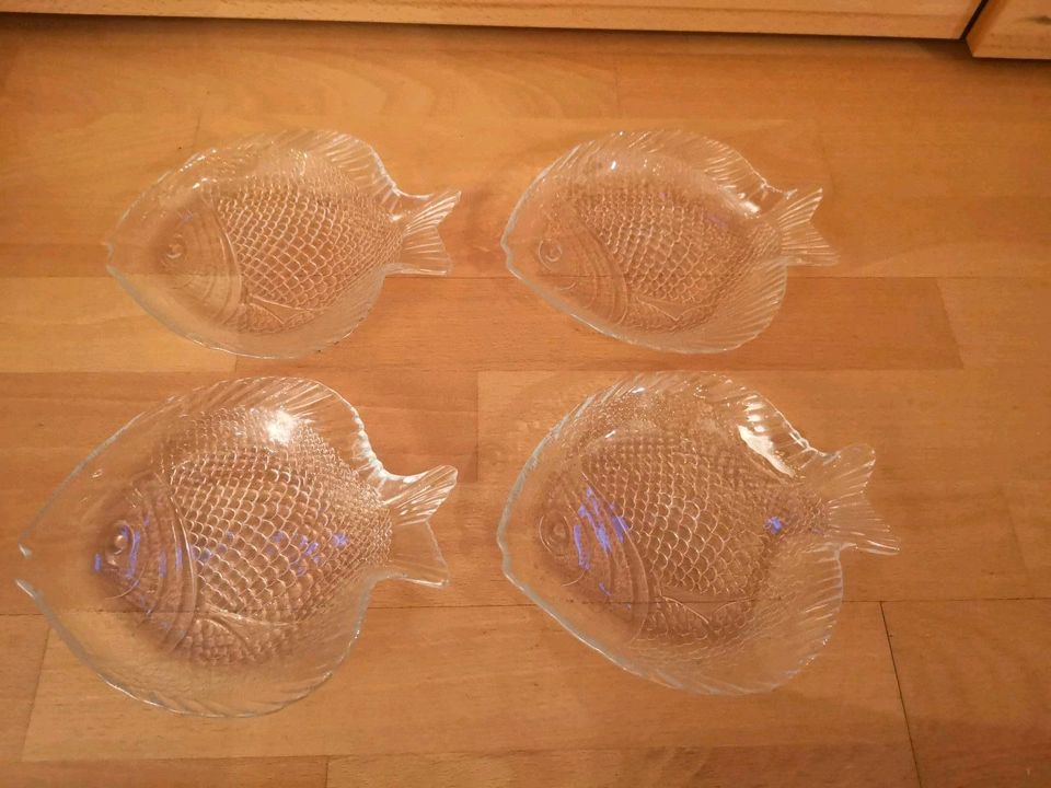 4 Fischteller aus Glas, 19 cm lang, 16 cm breit in Bochum