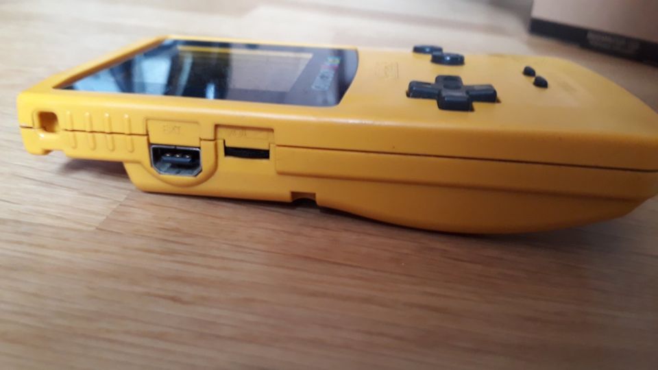 Nintendo Gameboy Color Gelb in Kassel
