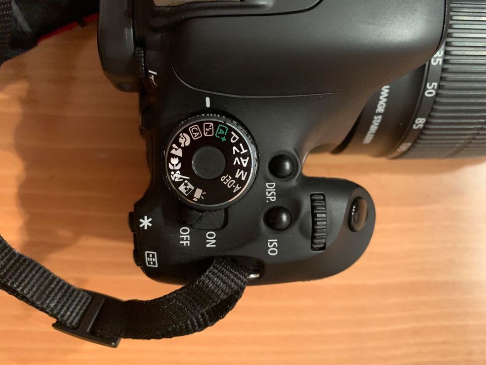 Canon EOS 600D SLR Digital Camera 18MP + 2 Akkus + 34Gb in Murg