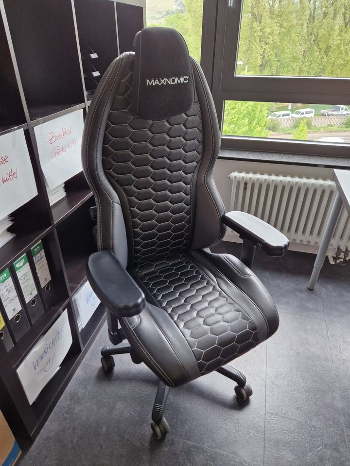 Maxnomic Gaming Stuhl Bürostuhl schwarz – super Zustand in Esslingen