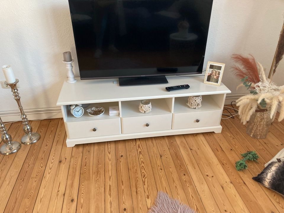 Hemnes TV-Bank in Rostock