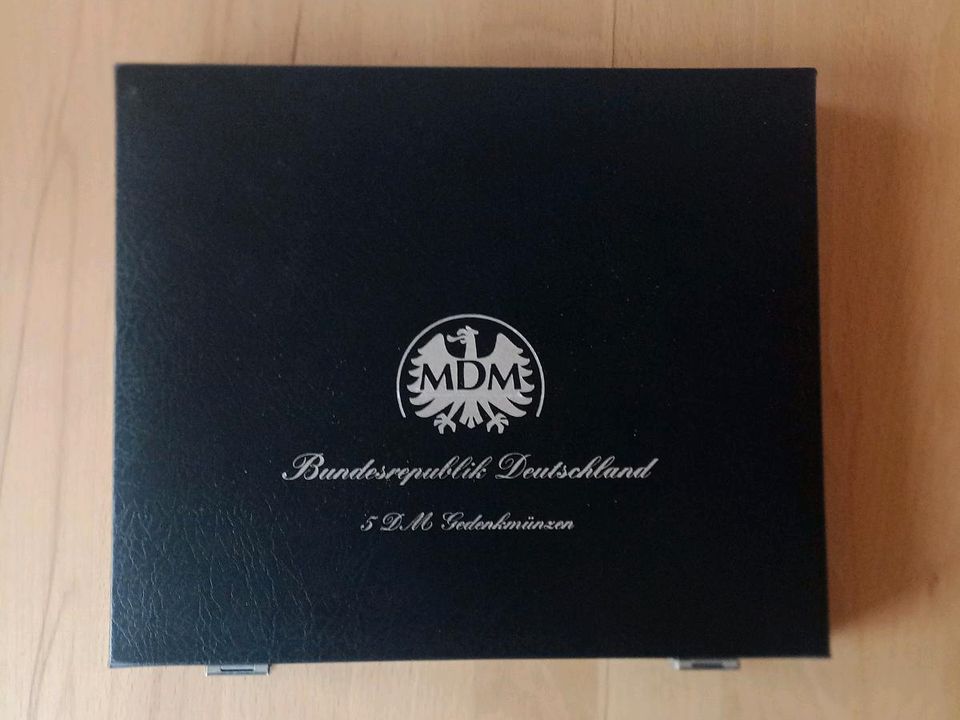 Biete hier eine Münzkassette für 5 D-Mark Gedenkmünzen in Bad Wünnenberg