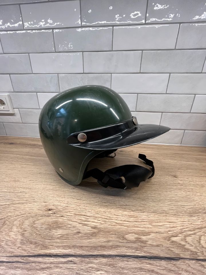 Helm DDR Moped NVA Simson Motorrad MZ Armee Militär Halbschale in Leinefelde