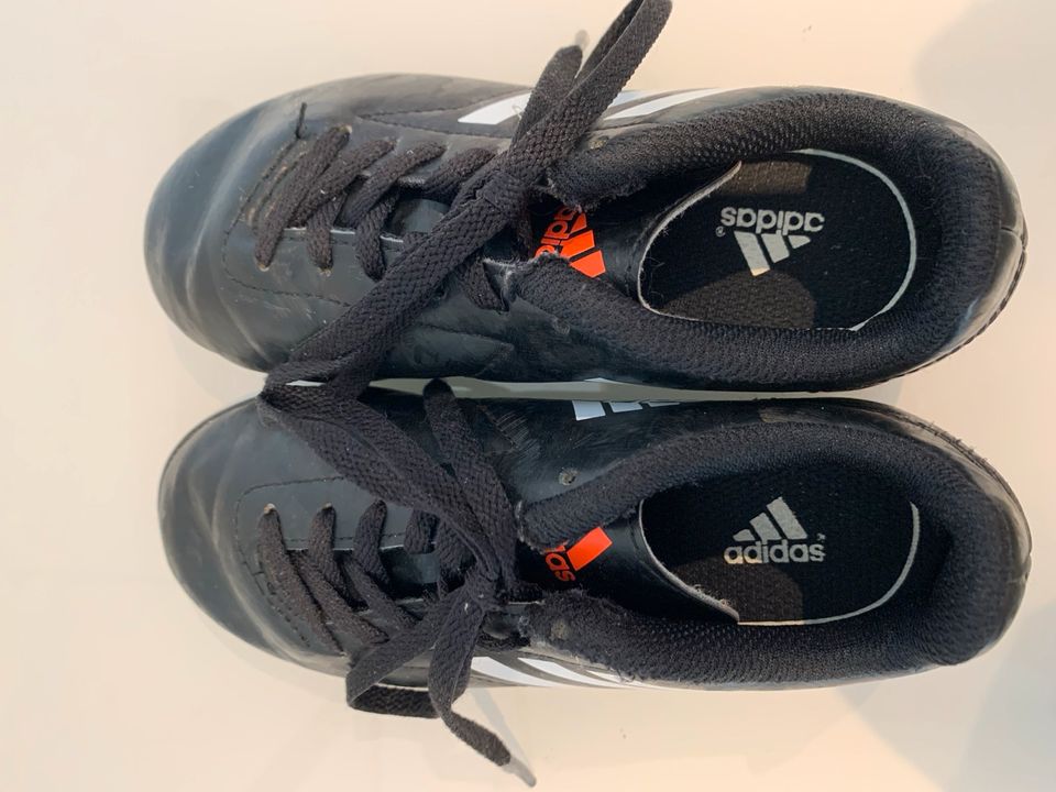 adidas Fußballschuhe mit Mini-Stollen schwarz Gr. 30 in Ostercappeln