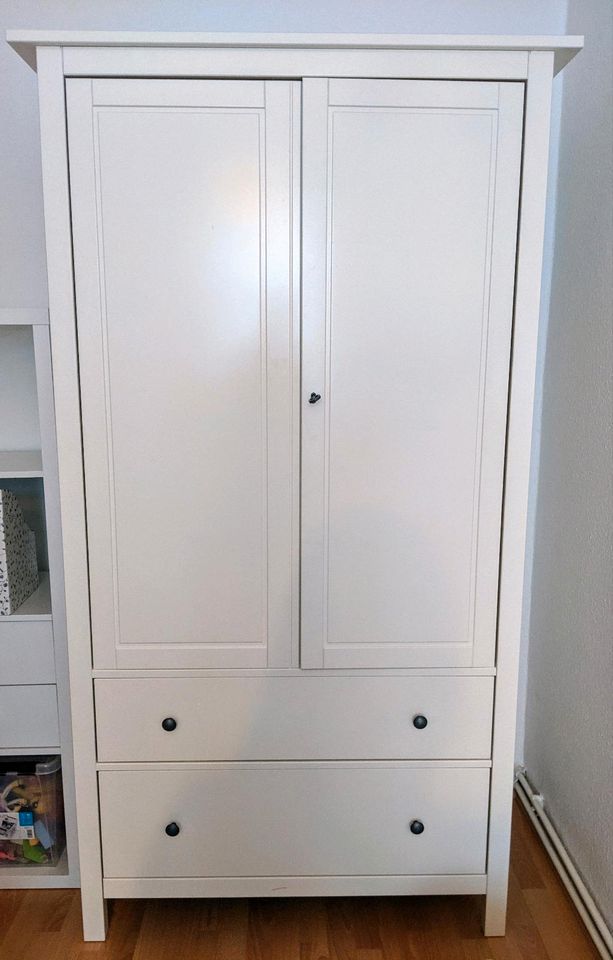 IKEA HEMNES Holz-Kleiderschrank mit Türen und Schubladen in Jena
