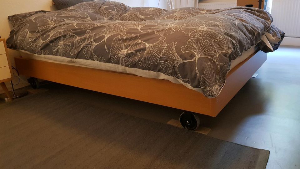 Ikea Bett 140 x 200 cm Einfach aufzubauen Roll- Lattenrost Rollen in Hannover