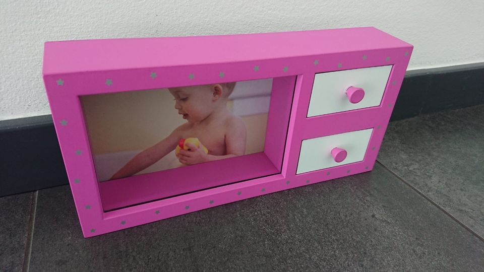 Baby Bilderrahmen Fotorahmen mit 2 Schubladen Sterne pink in Seevetal