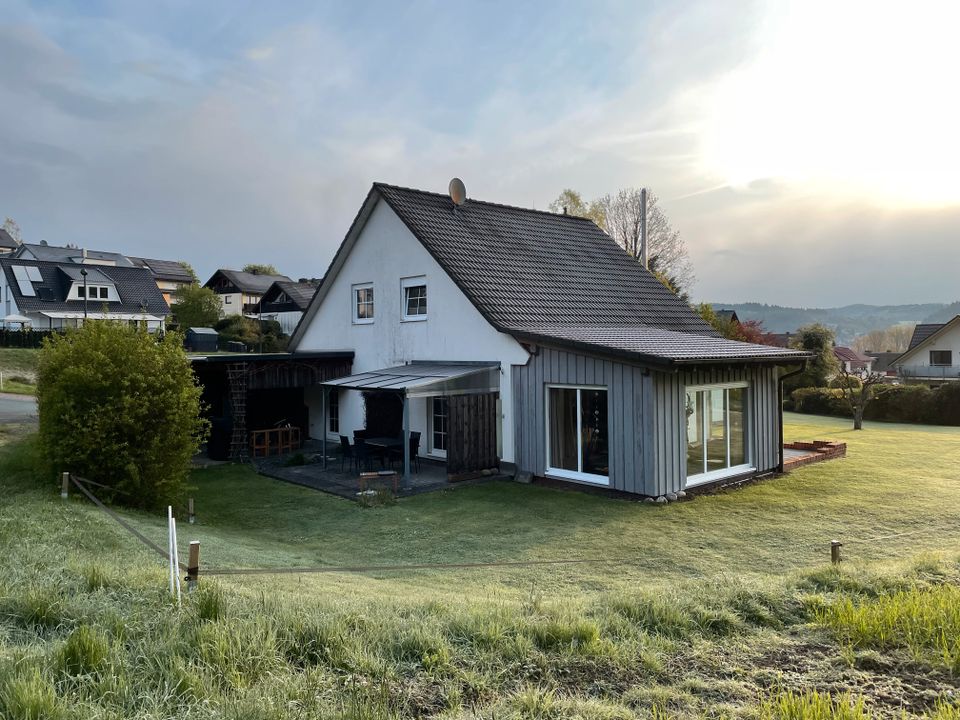Einfamilienhaus ruhige Lage mit Wärmepumpe (Bj. 2022)+ Pelletofen in Dautphetal