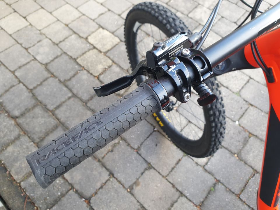 Giant Reign 2 / Enduro Bike 27.5" / 2019 / Neon Red / S in Dietingen