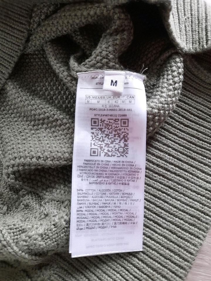 Strickpulli von Guess Gr. M je 10€ in Moringen