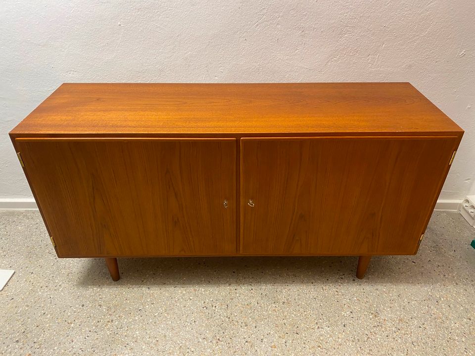 * KLEINES TEAK SIDEBOARD MID CENTURY DANISH HUNDEVAD 60er in Berlin