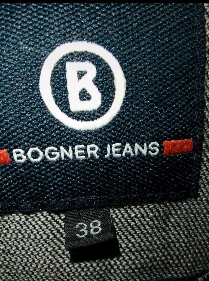 Bogner Jeansjacke Größe 38     90 % Baumwolle, 10 % Polyester in Mönchengladbach