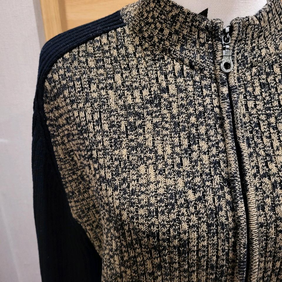 Strickjacke Pulli Gr. M in Bergneustadt