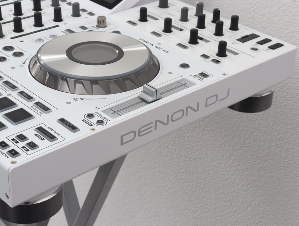 Denon Dj Prime 4 white - DJ Controller + Case + 1 Jahr Gewähr. in Möhnesee