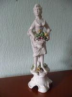 Porzellan Figur Dame Statue mit Blumenkorb Niedersachsen - Seevetal Vorschau