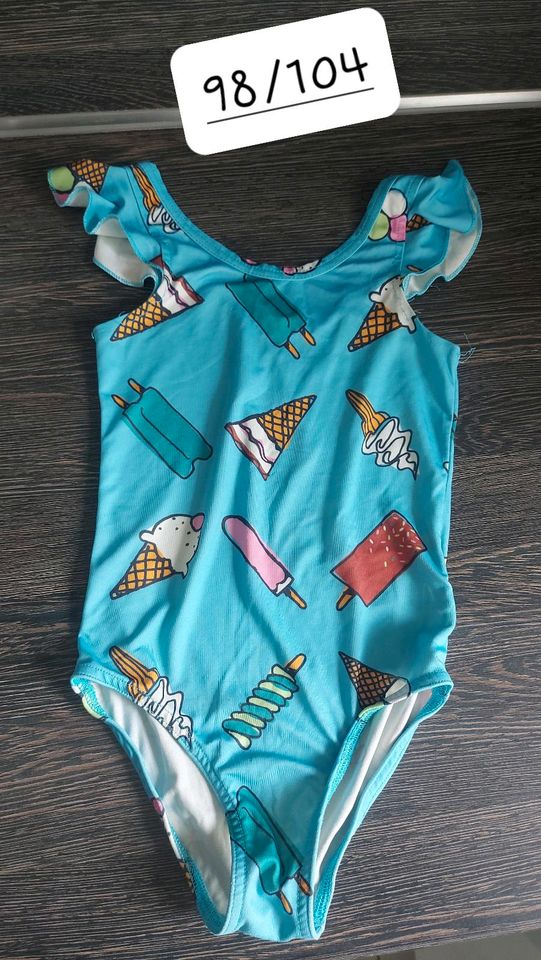 Badesachen, Baby bis Größe 152, Schwimmschuhe, Bikini, Badeanzug in Anröchte