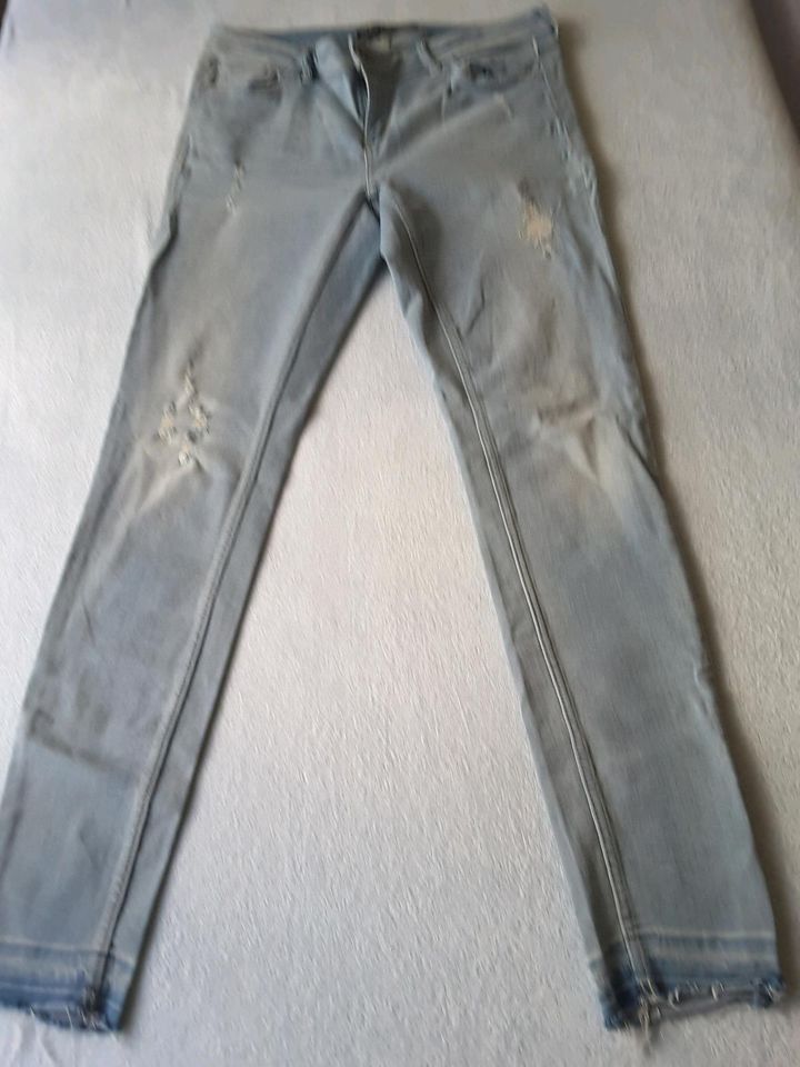 Clockhouse superskinny Jeans hellblau Größe 42 REG in Mosbach