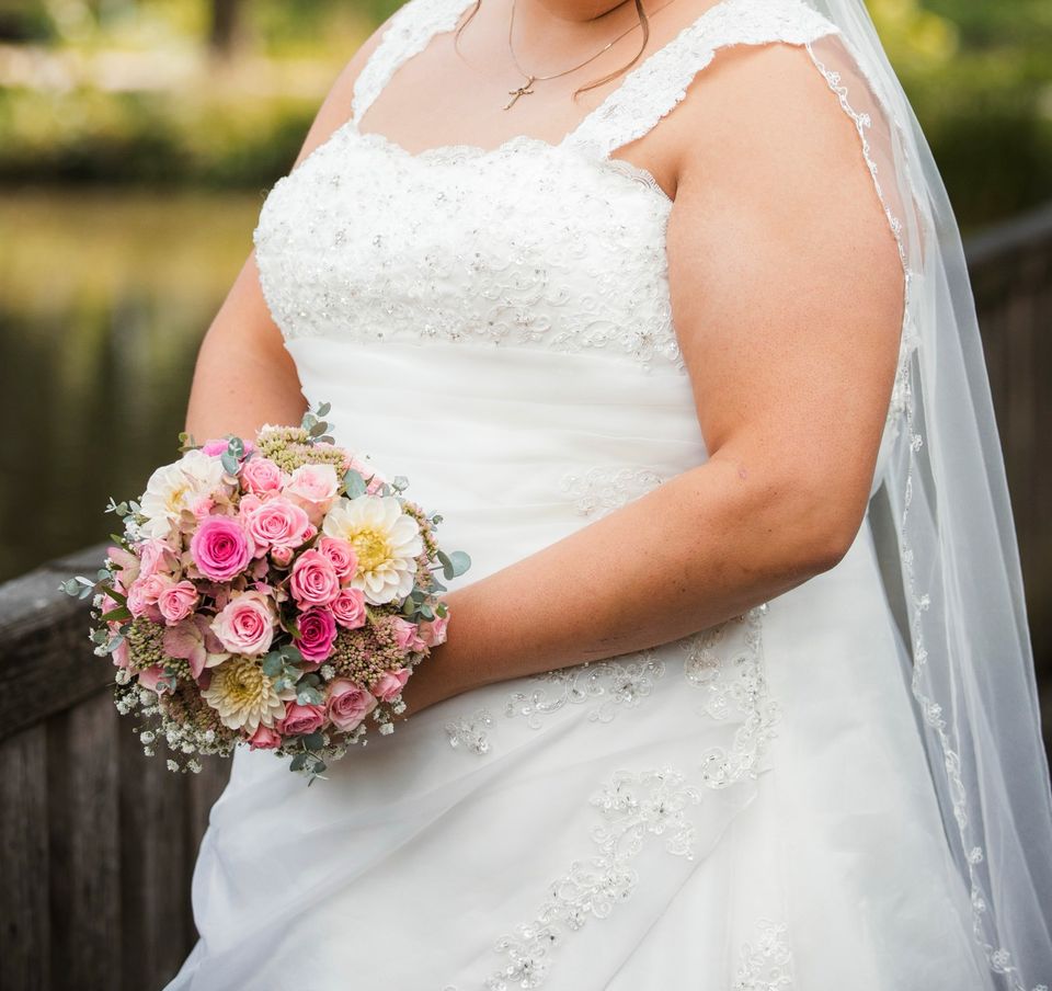 Hochzeitskleid Brautkleid ivory große Größe in Wachtendonk