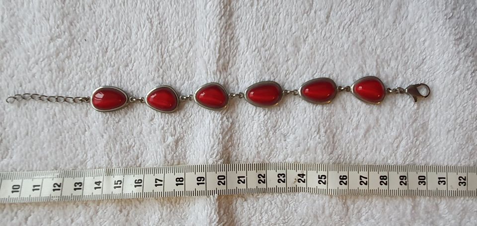 Armband mit roten Steinen in Walldorf