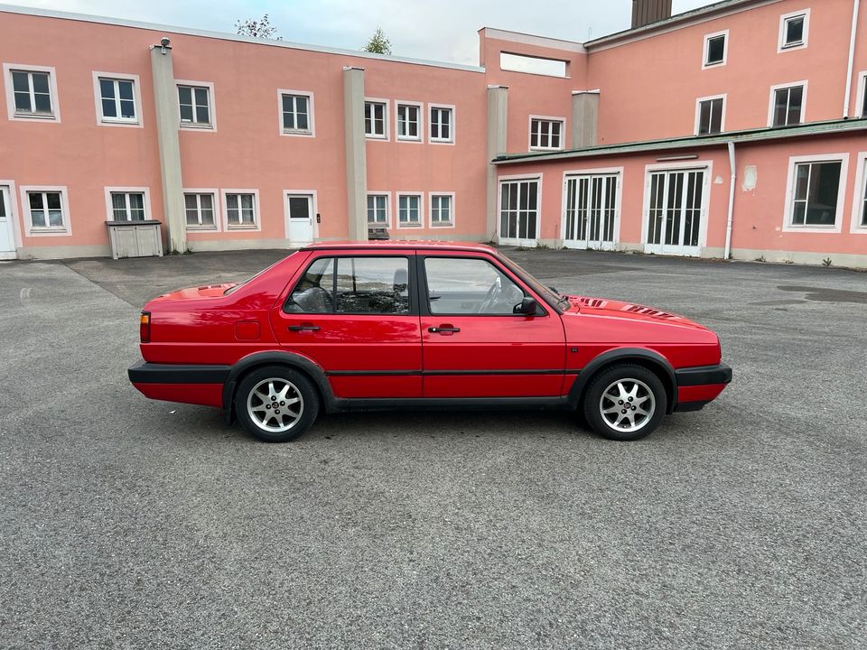 Volkswagen Jetta CL 1.6 Oldtimer 51kW 5-Gang 8-fach bereift in Treuchtlingen