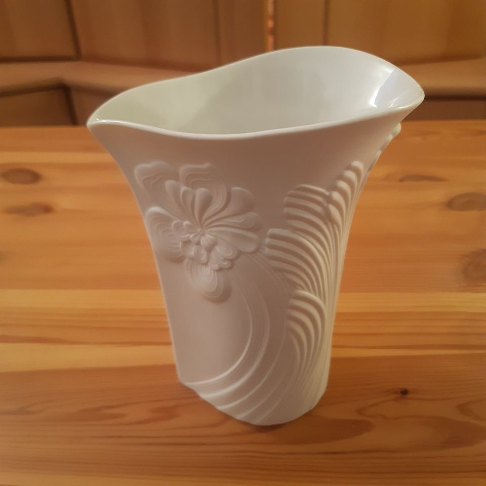 AK Kaiser Porzellan Vase BISKUIT weiss in Biederitz