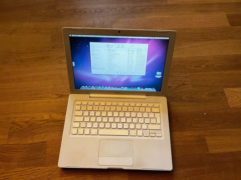MacBook 2,1 13,3 Zoll, Intel Core 2 Duo in Teltow