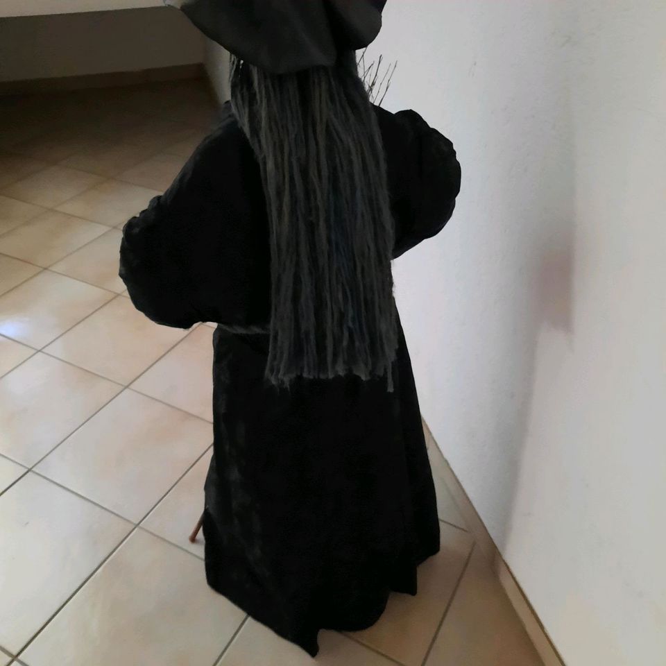 Halloween Hexe gross Deko ca. 140 cm hoch in Langenbach