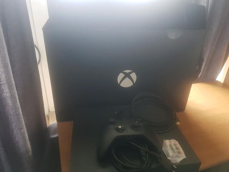 Xbox Project Scorpio mit Scorpio Controller in Wuppertal