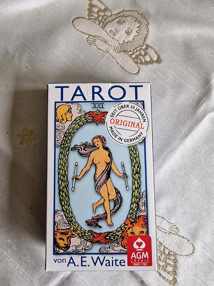 Wait Tarot Karten mit Buch in Dellfeld