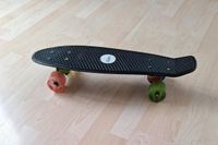 Skateboard Pennyboard schwarz mit leuchtenden Reifen Hessen - Söhrewald Vorschau