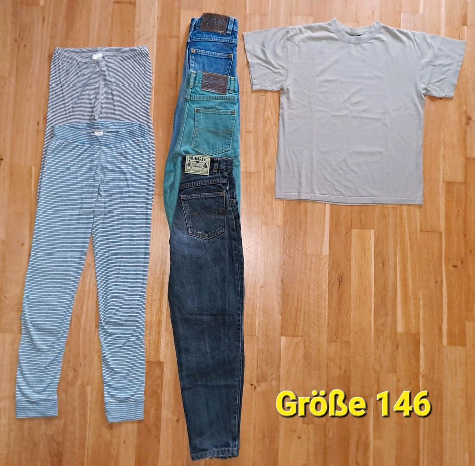 Kleiderpaket für Jungen (Jacken, Jeans, Shirts) Gr. 146-176 in Frankfurt am Main