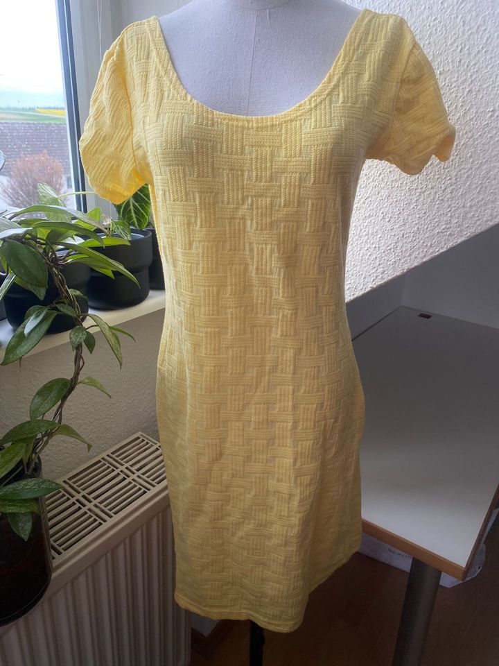 Gelbes Peter Hecht Kleid Sommerkleid Minikleid Größe 40 ca. L in Attenkirchen