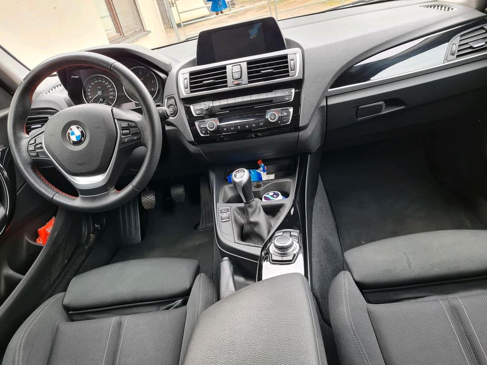 BMW 118d Sport-Line +Nav+LED+Schiebedach in Bremen