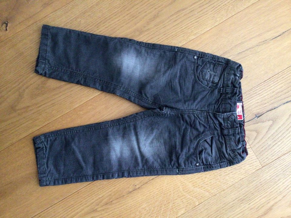 1 Jeans + 3 Jogginghosen, Jungen, Gr. 92 in Essenbach