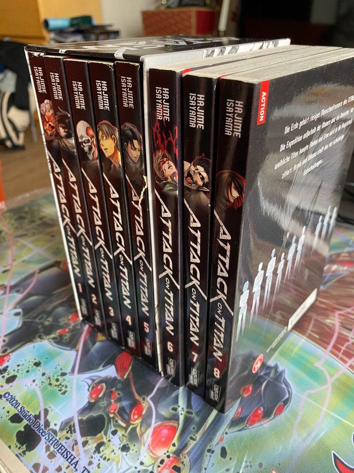 Attack on Titan Manga Sammelschuber 1-5 + Bände 6,7,8 in Greifswald