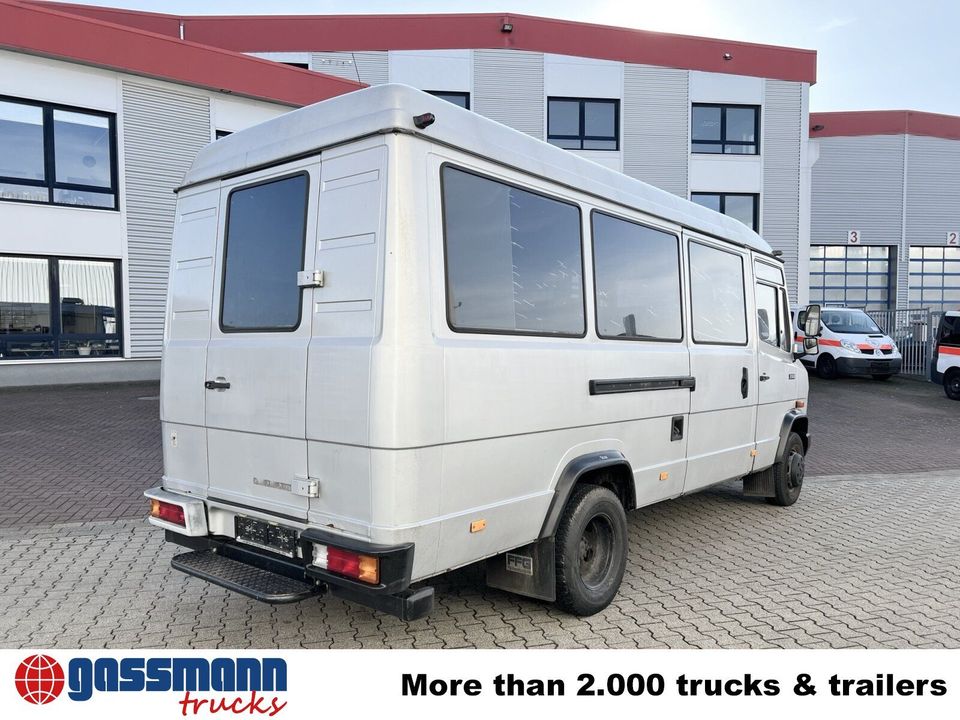 Mercedes-Benz 711 D-KA 4x2, Standklima, 11-Sitze, 2 x on stock in Bovenden