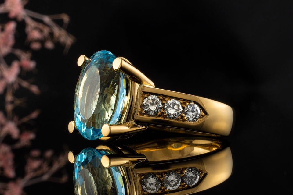 Ring mit Aquamarin Oval Gelbgold 750 Goldschmiedearbeit Diamanten in Wegberg